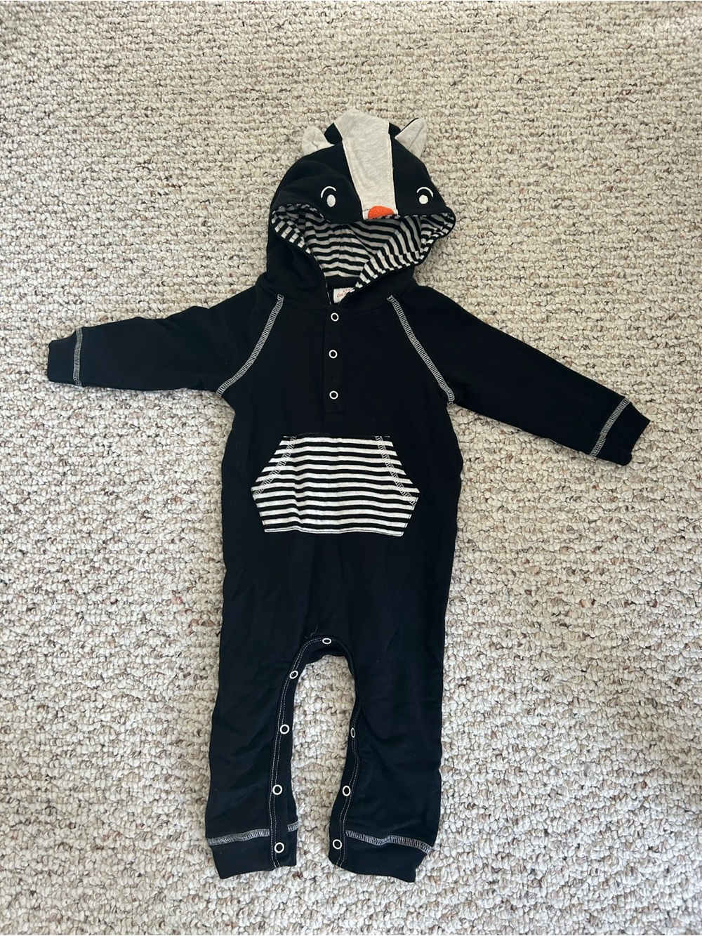 Cat & Jack baby skunk costume one piece hooded Halloween costume 6-9 months